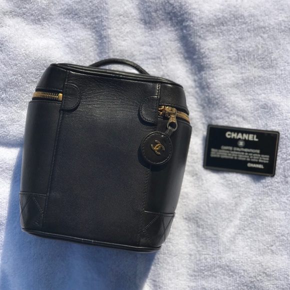 Chanel Vanity Case - Picture 3 of 8